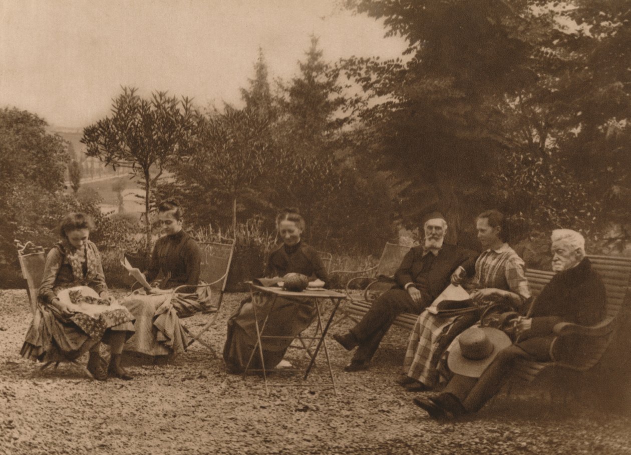 Um grupo de homens e mulheres sentou-se conversando à mesa, 1937 de Louis Guichard