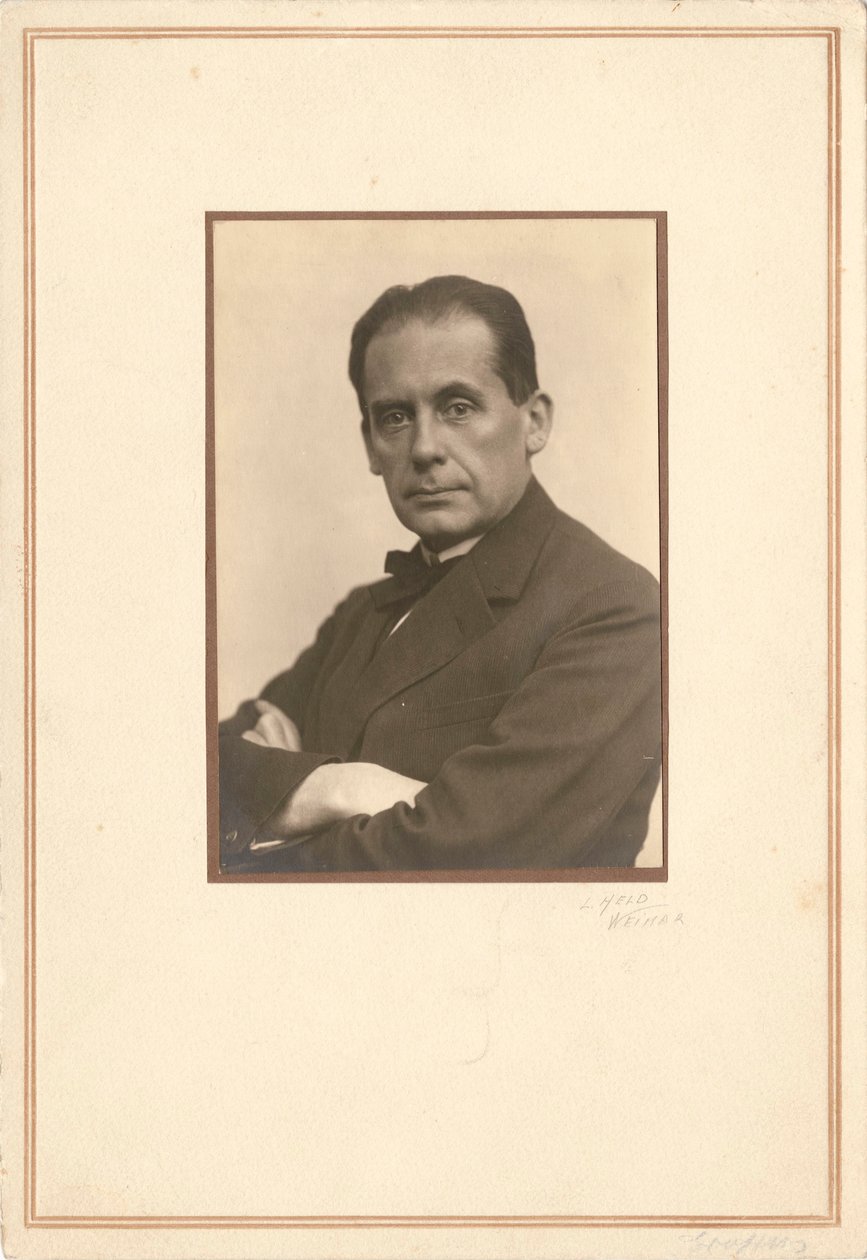Walter Gropius 1883-1969, início dos anos 20. de Louis Held