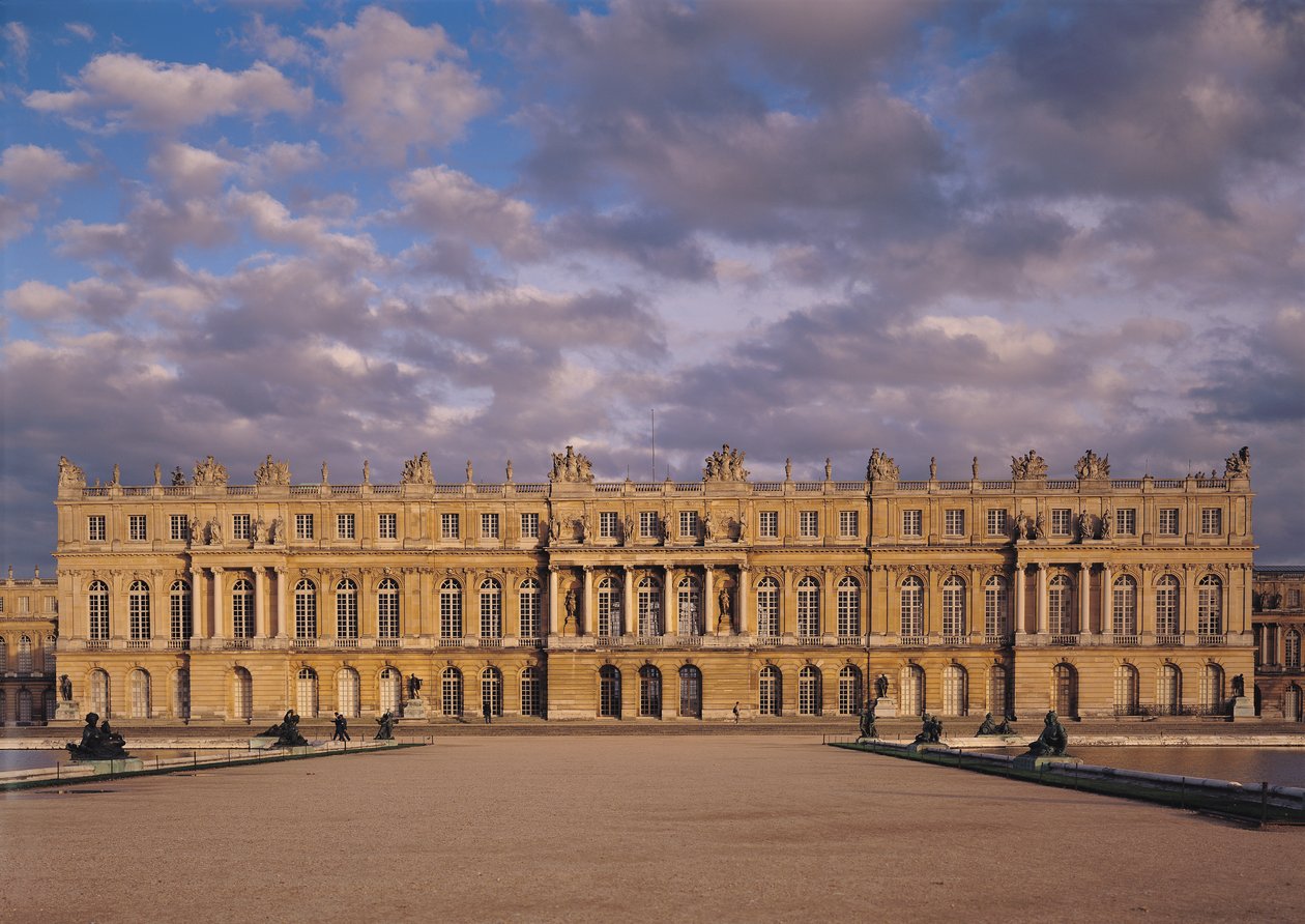 A fachada do jardim do corpo central do castelo, 1668-84 de Louis Le Vau
