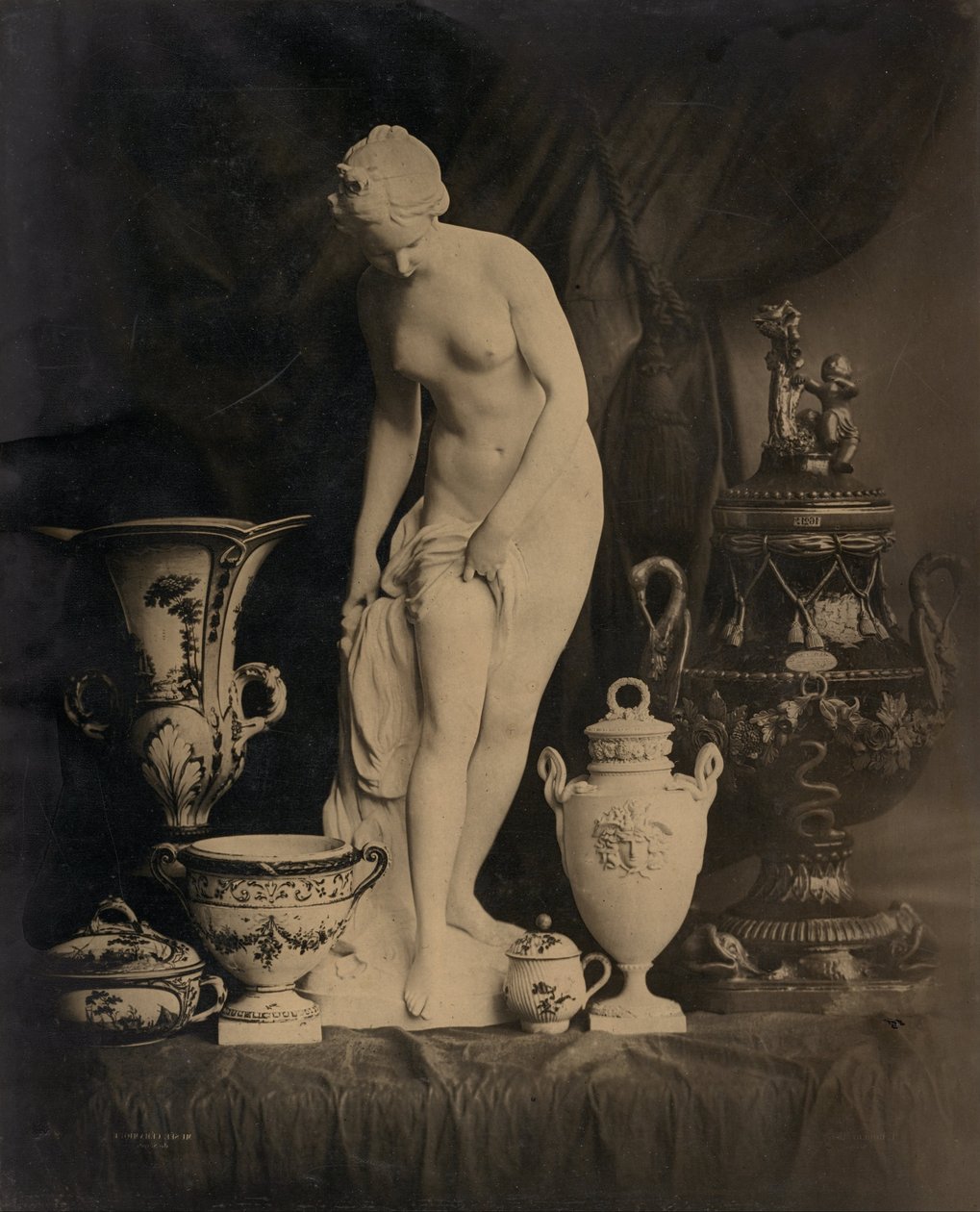 Natureza morta com estatueta e vasos de Louis Rémy Robert
