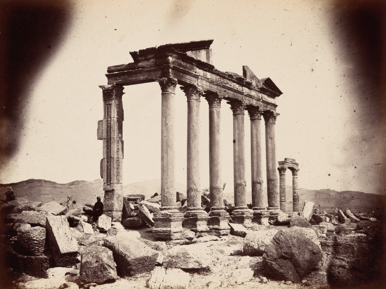 Mausoléu na extremidade ocidental da colunata, Palmira, 1864 (foto) de Louis Vignes