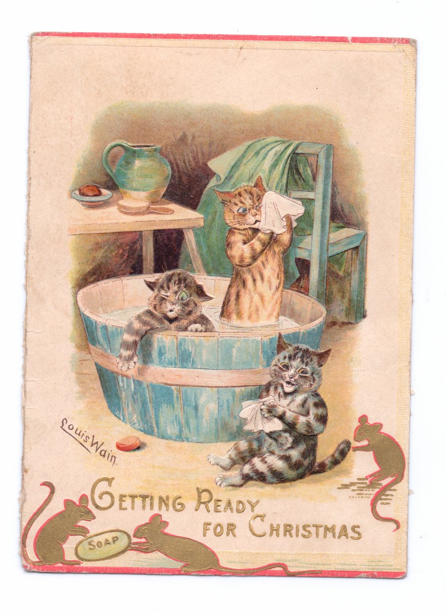 Um cartão de Natal vitoriano de dois gatos em uma banheira enquanto dois ratos brincam com uma barra de sabão, c.1880 de Louis Wain