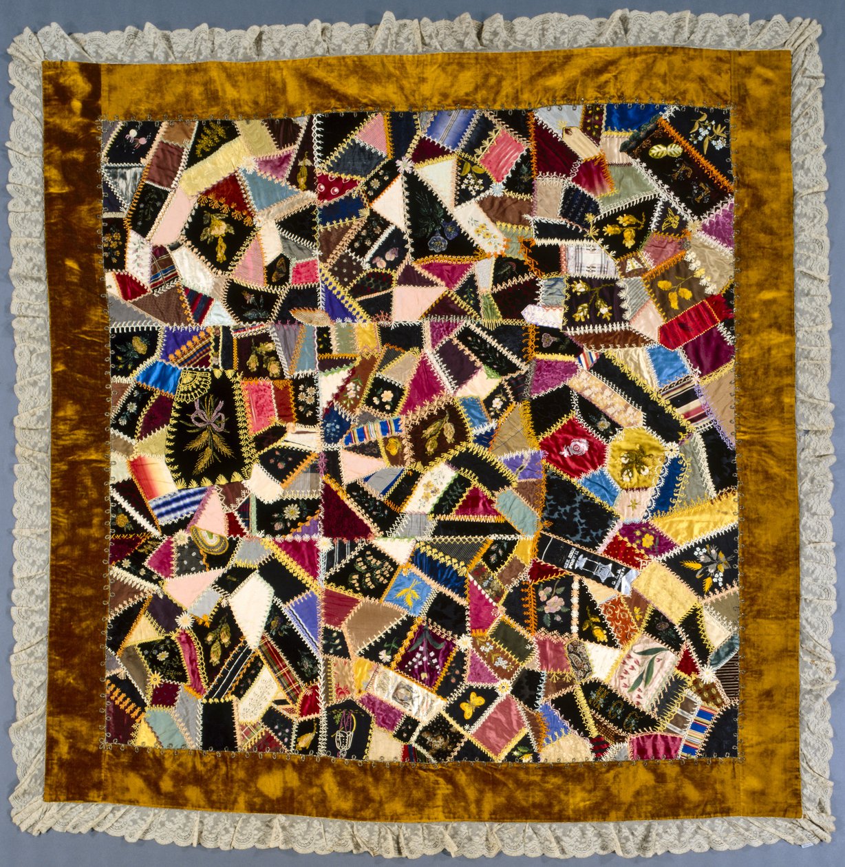 Crazy Quilt, 1887 ou posterior. de Louisa Joiner