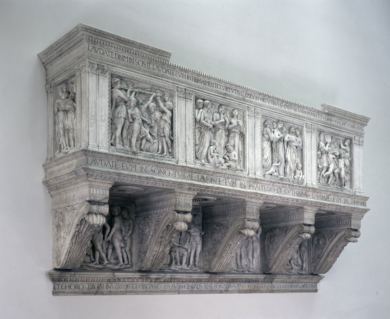 Cantoria Reconstruída, c.1432-38 (mármore) de Luca Della Robbia