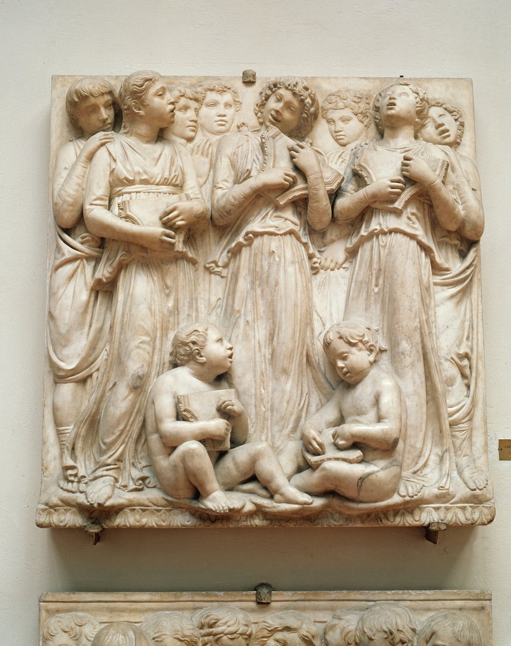 Cantando anjos, alívio da Cantoria, c.1432-38 (mármore) de Luca Della Robbia