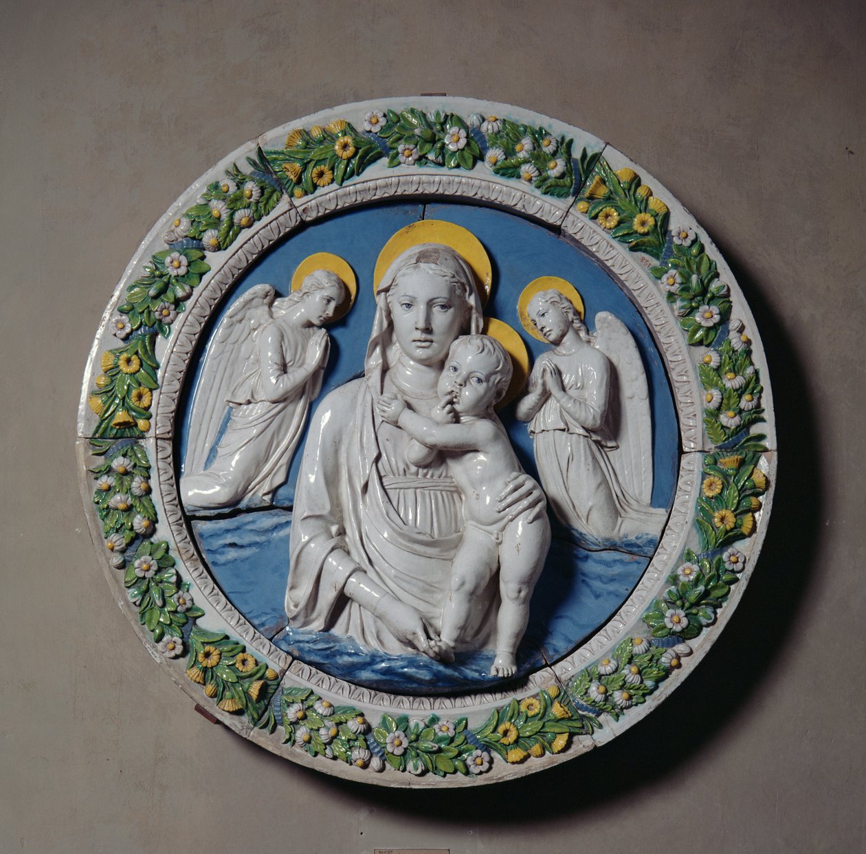 Virgem e Criança (terracota) de Luca Della Robbia