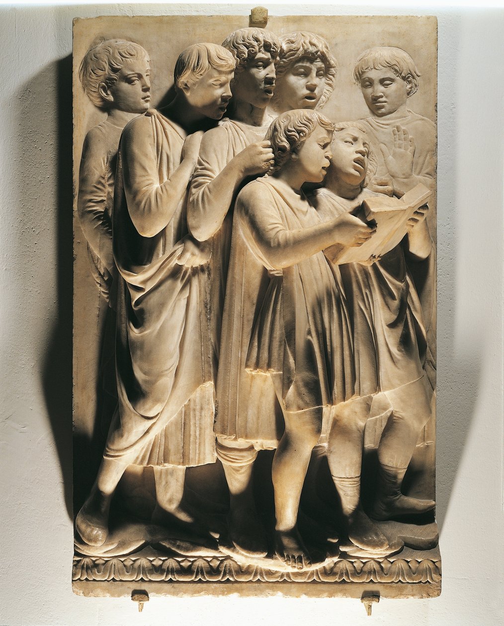 Laudate Eum em choro (Salmo 150, Laudate Dominum), painel com crianças cantando de Luca Della Robbia