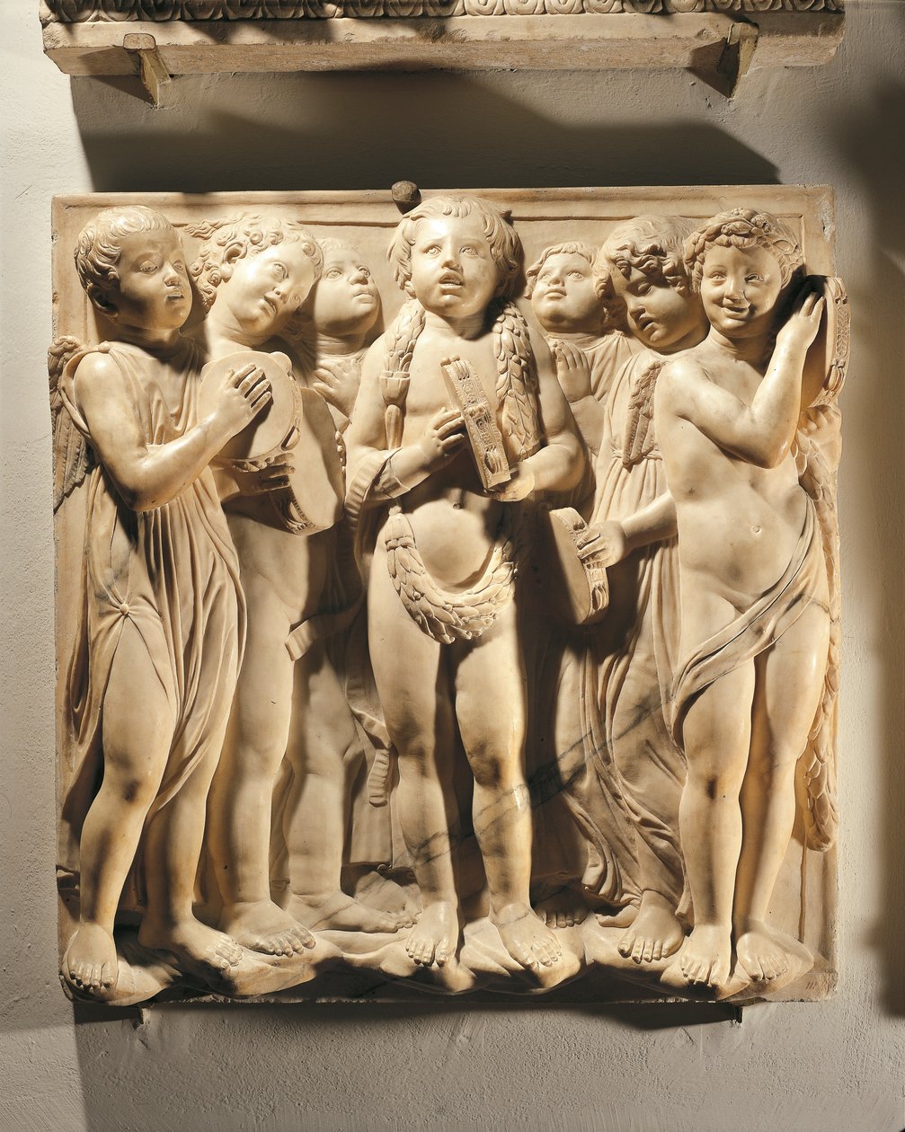 Laudate Eum em cymbalis bene sonantibus (Salmo 150, Laudate Dominum), painel com putti e anjos tocando cymbal de Luca Della Robbia
