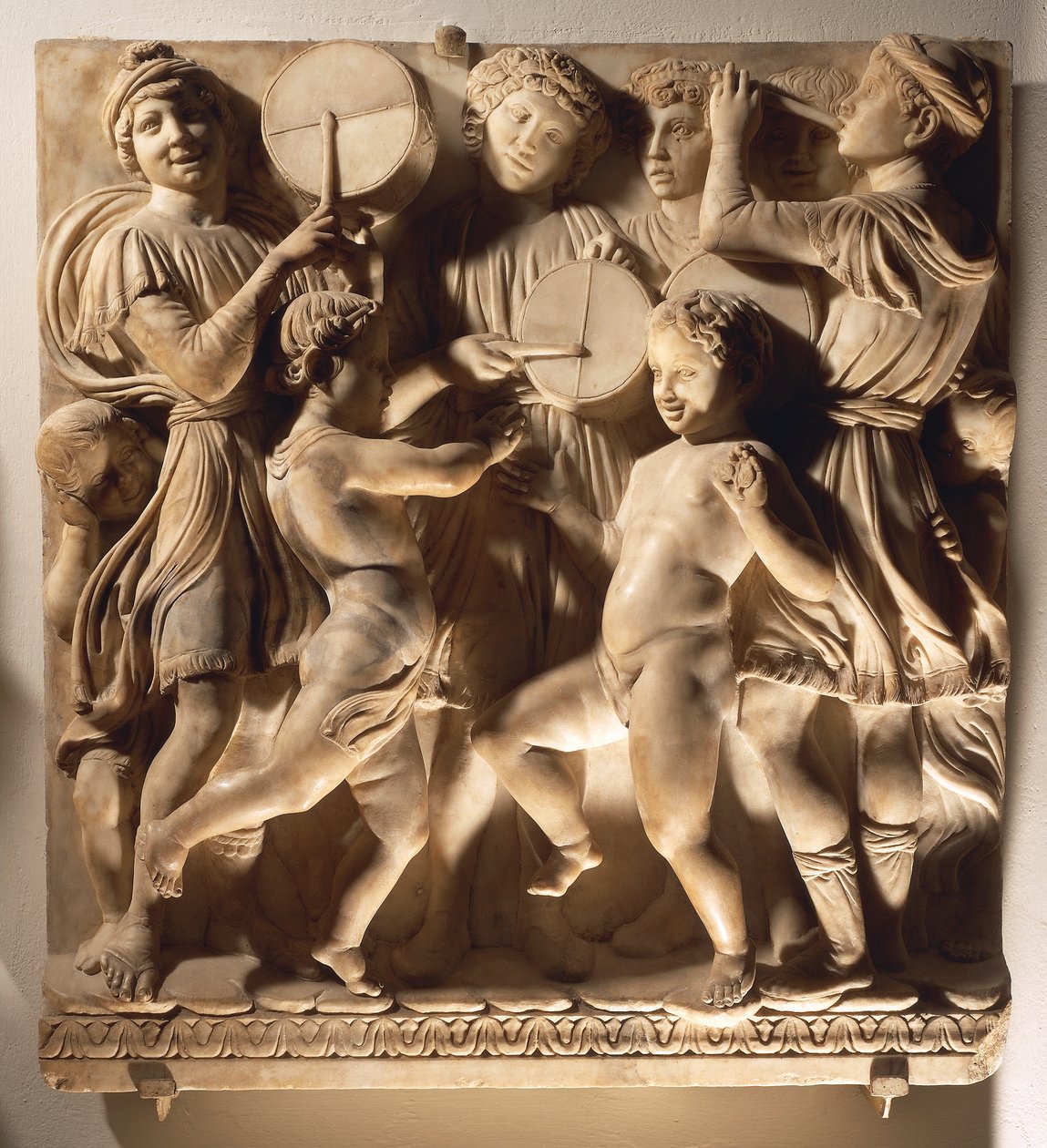 Laudate Eum em timpano (Salmo 150, Laudate Dominum), painel com bateristas de Luca Della Robbia
