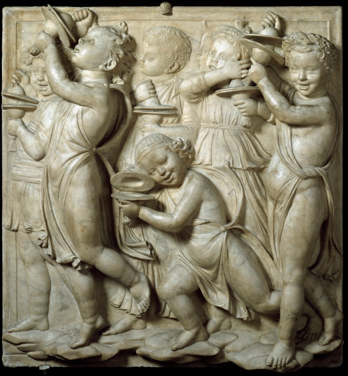 Painel do Cantoria ou Grandstand dos cantores: criança tocando címbalos. alto relevo de mármore por Luca della Robbia (ca. 1400-1482) 1431-1438 Dim. 348 cm Museo dell
