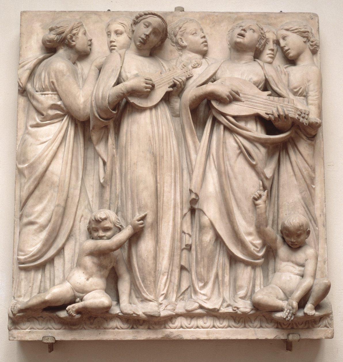 Cantando anjos, alívio da Cantoria, c.1432-38 (mármore) de Luca Della Robbia