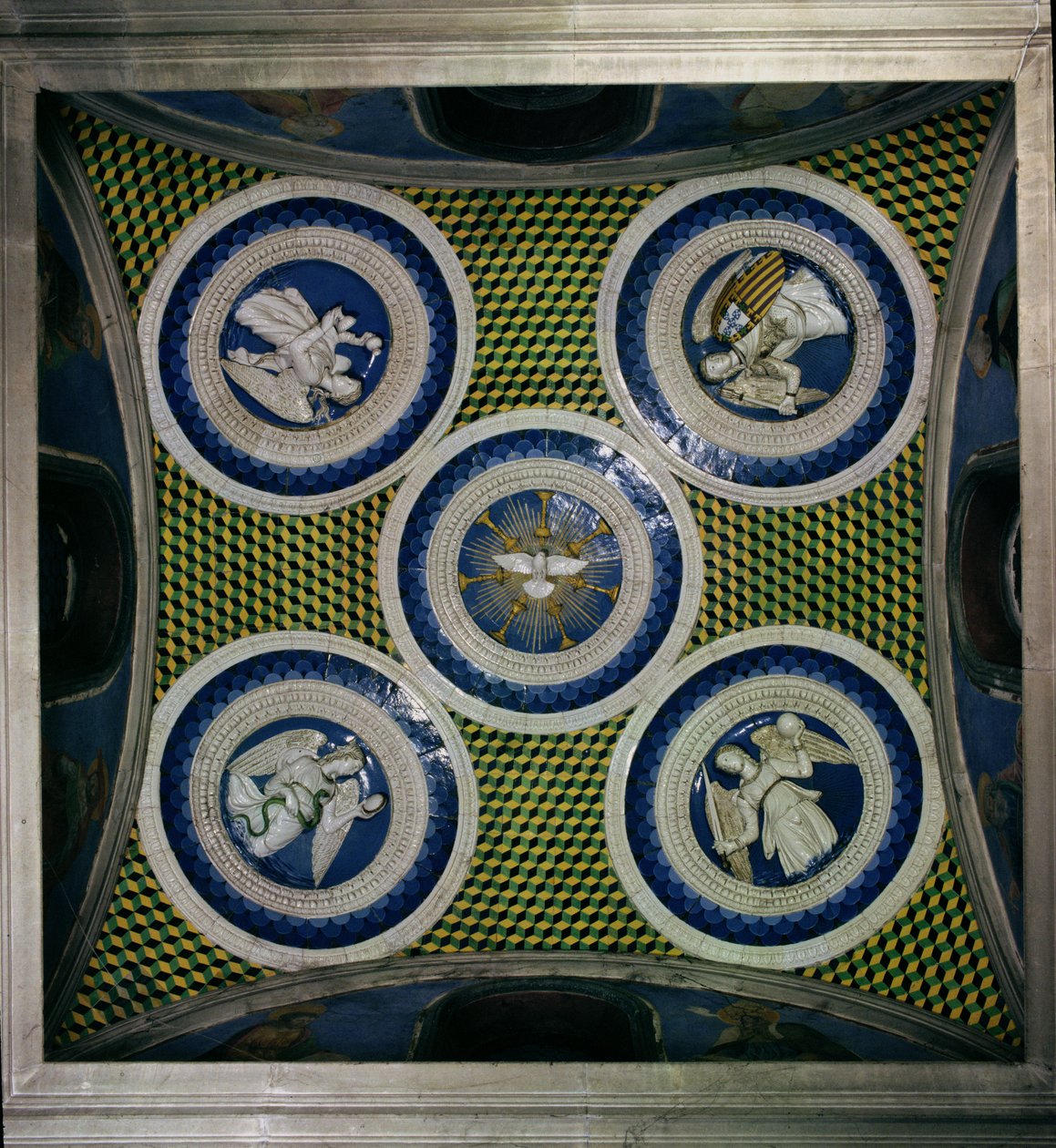 Vista do teto com rodelas representando o Espírito Santo e as Quatro Virtudes Cardeais, 1460 (terracota vidrada) de Luca Della Robbia