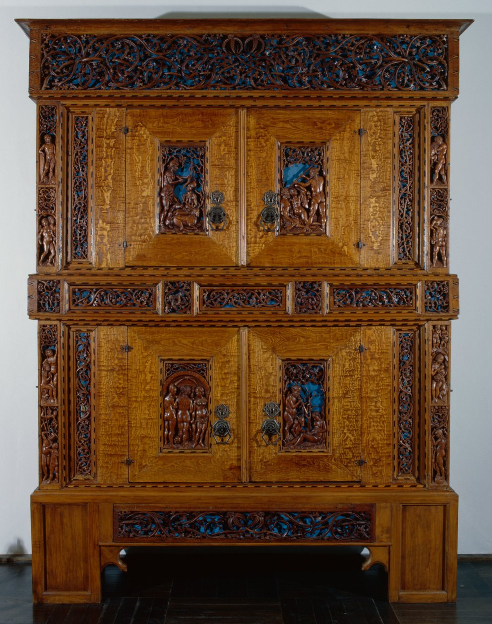 The Duerer Cupboard, 1510 (madeira) de Lucas and Duerer, Albrecht Cranach