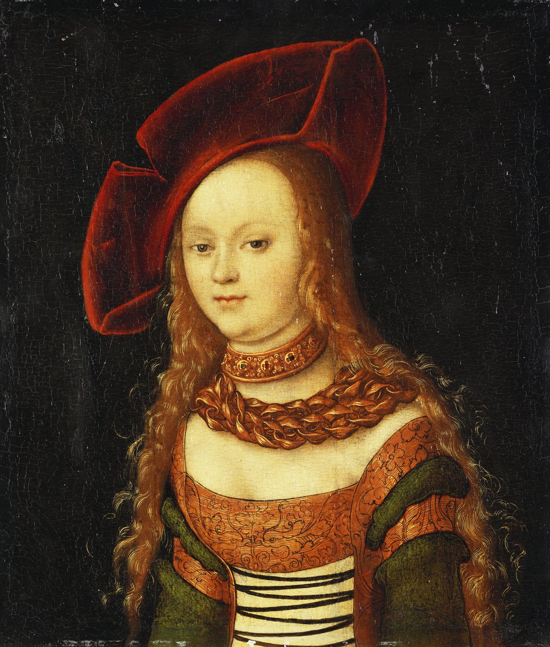 Retrato de uma jovem garota, metade do comprimento, vestindo uma fantasia de verde e ouro com um chapéu vermelho de Lucas Cranach