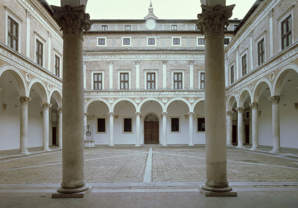 Vista do Cortile d&39;Onore (Pátio da Honra) c.1470-75 de Luciano Laurana
