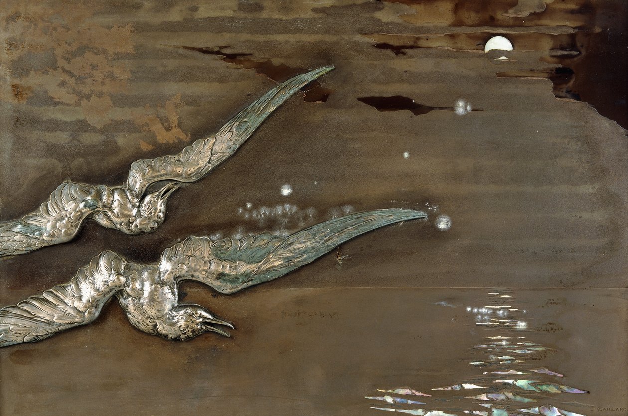 Um painel de laca de metal com gaivotas de prata aplicadas, c.1900 (painel de laca de metal, prata) de Lucien Gaillard