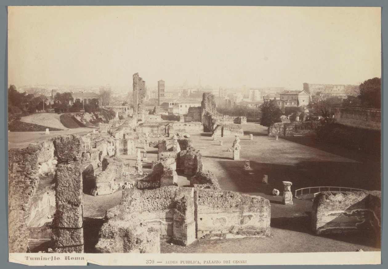 Ruínas dos palácios imperiais no Monte Palatino em Roma Aedes Pubblica, Palazzo dei Cesari (título no objeto) de Ludovico Tuminello