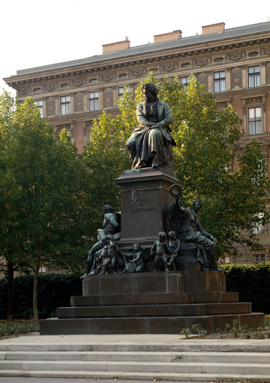 Monumento em homenagem ao compositor alemão Ludwig van Beethoven (1770-1827) feito por Kaspar von Zumbusch (1830-1915). Viena Áustria de Ludwig von Zumbusch