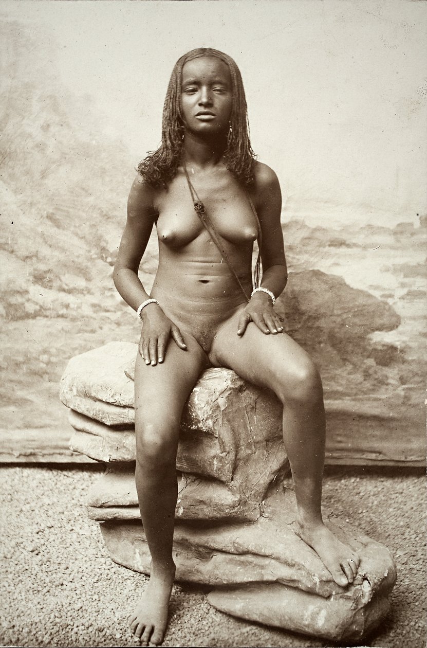 Mulher, Eritreia, c.1880-90 (impressão de prata de gelatina) de Luigi Naretti