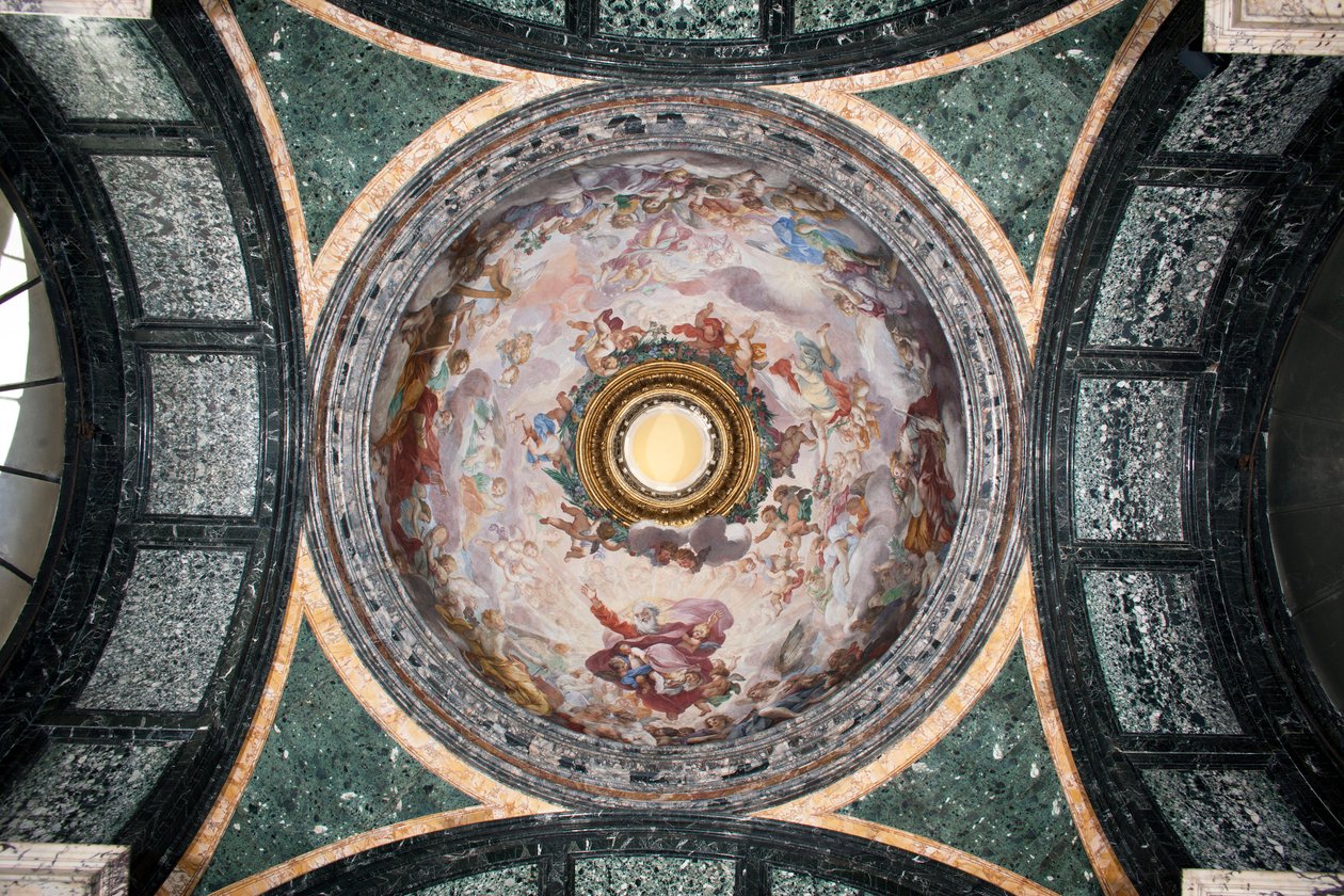 Vista da cúpula da Capela Cybo, decorada a fresco por Luigi Garzi (1638-1721) (Vista da cúpula da Capela Cybo, a fresco por Luigi Garzi) Basílica de Roma de Santa Maria del Popolo (Igreja de Santa Maria del Popolo), Capela Cybo de Luigi Garzi