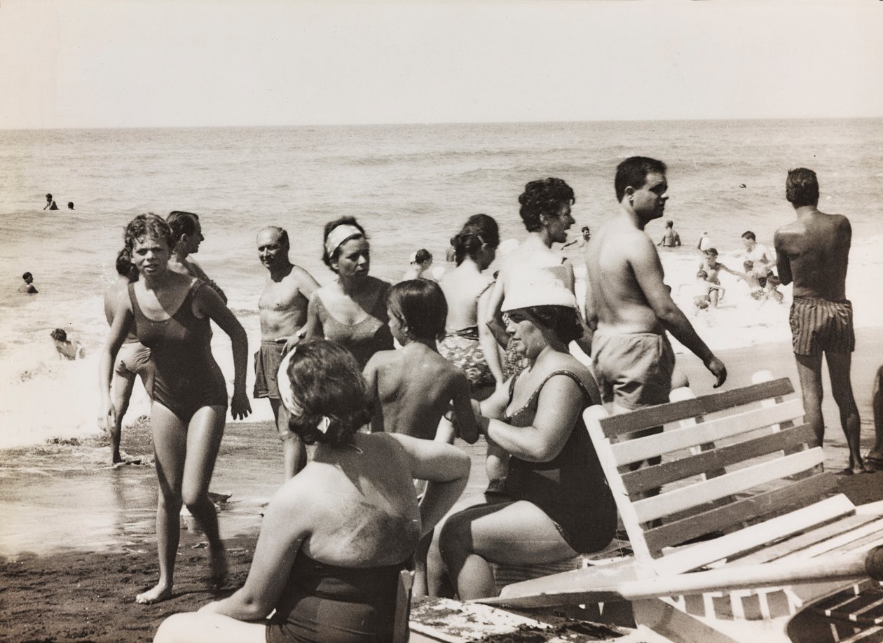 Italianos na praia de Luigi Leoni