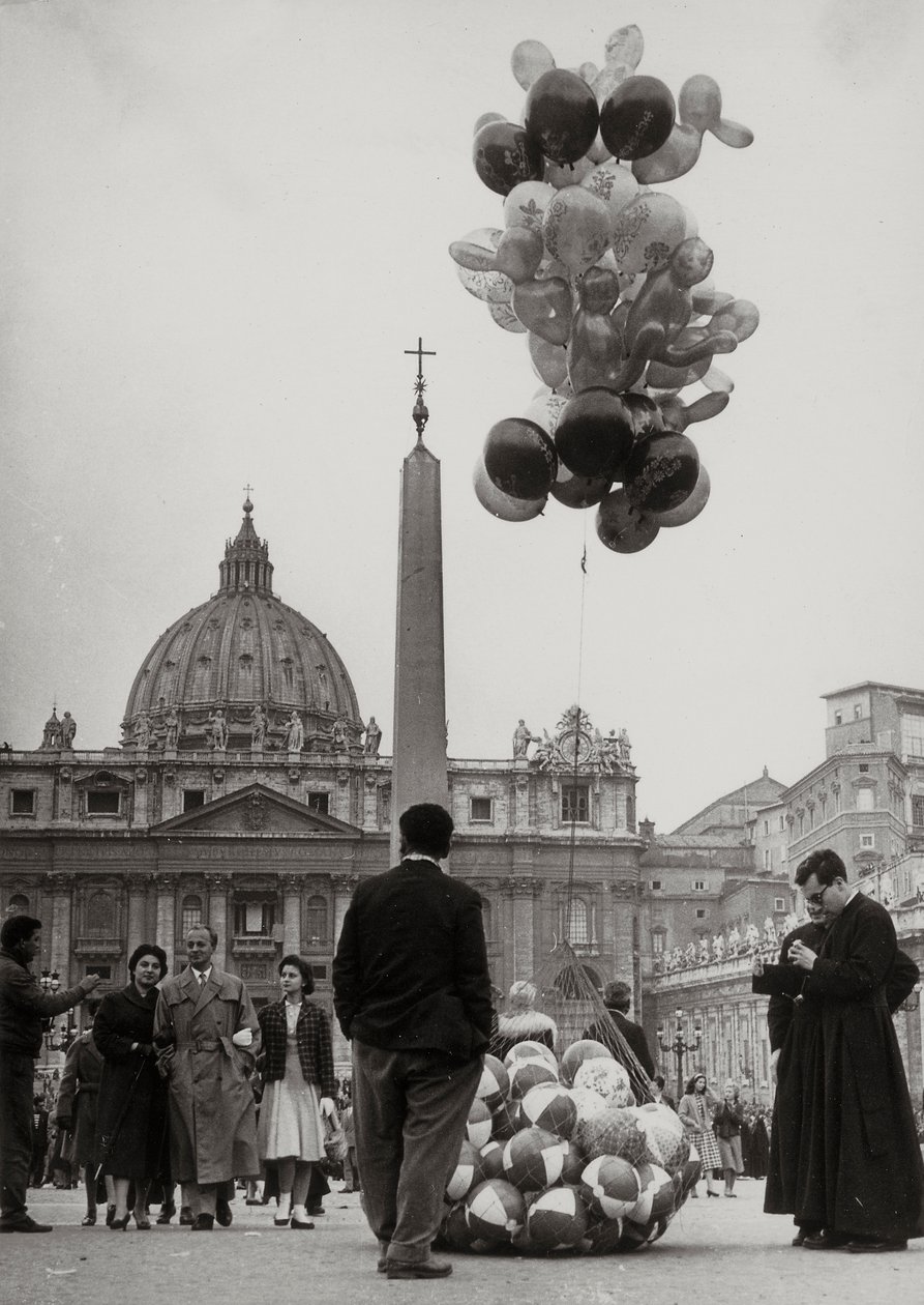 Venda de balões em frente à Basílica de São Pedro no Vaticano de Luigi Leoni