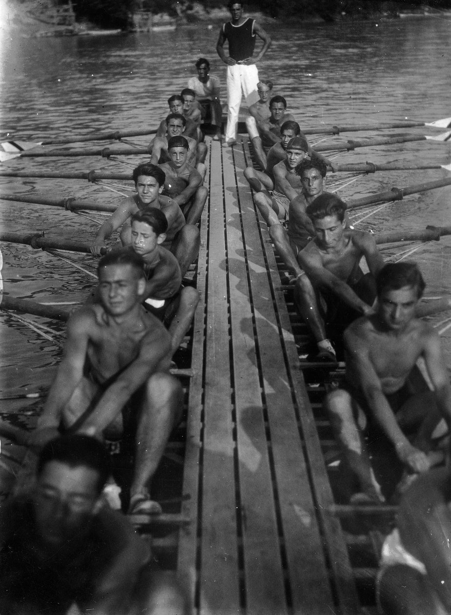 Cenário desportivo: formação de remadores de Luigi Leoni