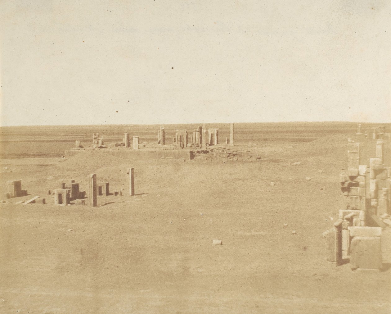 Vista geral de Persépolis tirada da Montanha, 1858. de Luigi Pesce