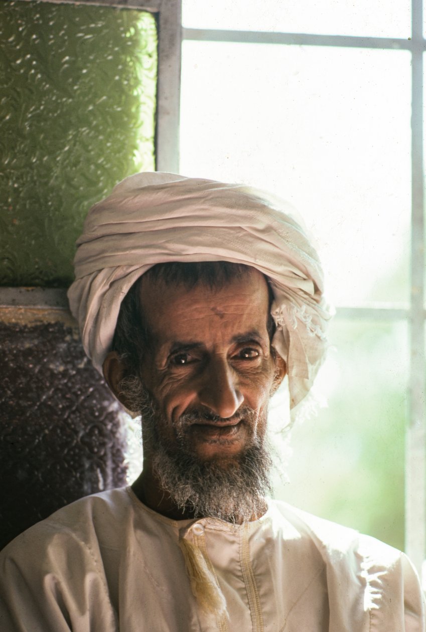 Retrato de um homem Saiq no alto do planalto omanense de Saiq de Lynn Abercrombie