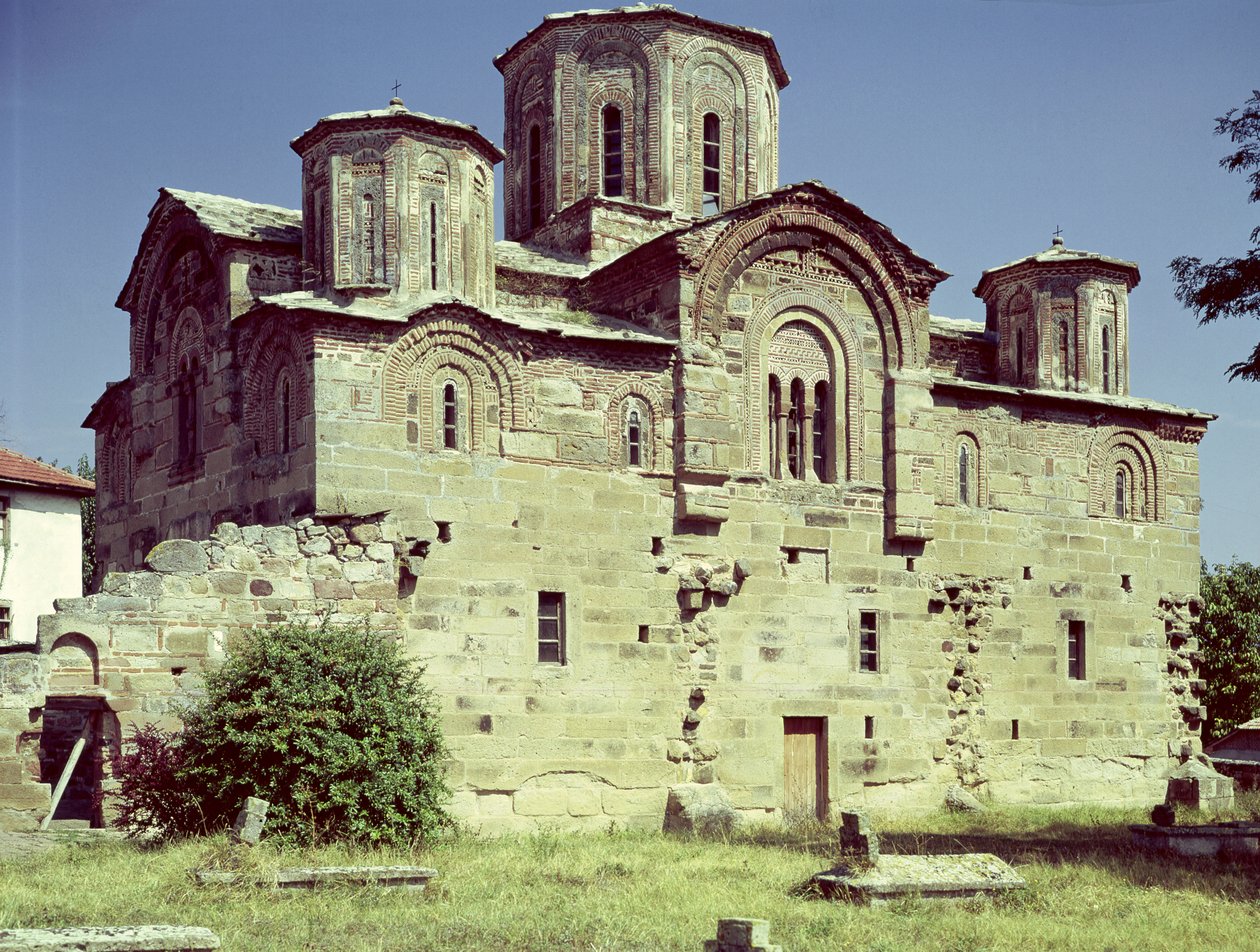 Vista sudoeste da Igreja de Sveti Djordje, construída em 1313 de Macedonian School