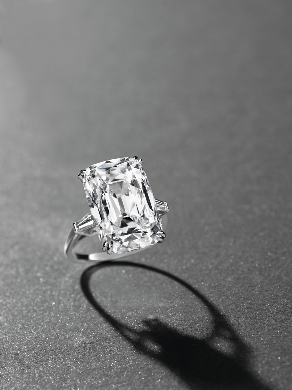 Um anel elegante (platina e diamante) de Manuel Cusí