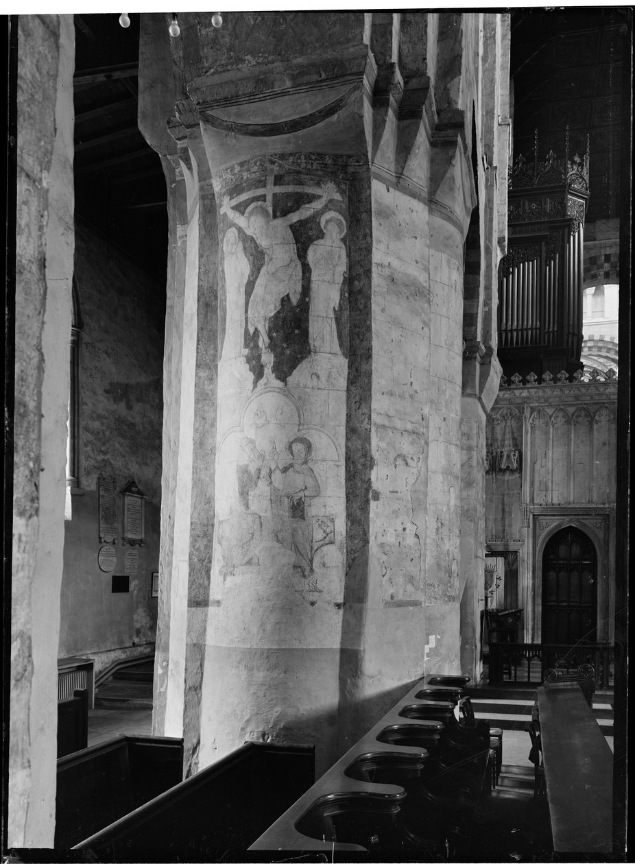 Pormenor de pinturas murais medievais na coluna de um arco da nave da igreja catedral de Margaret Florence Harker