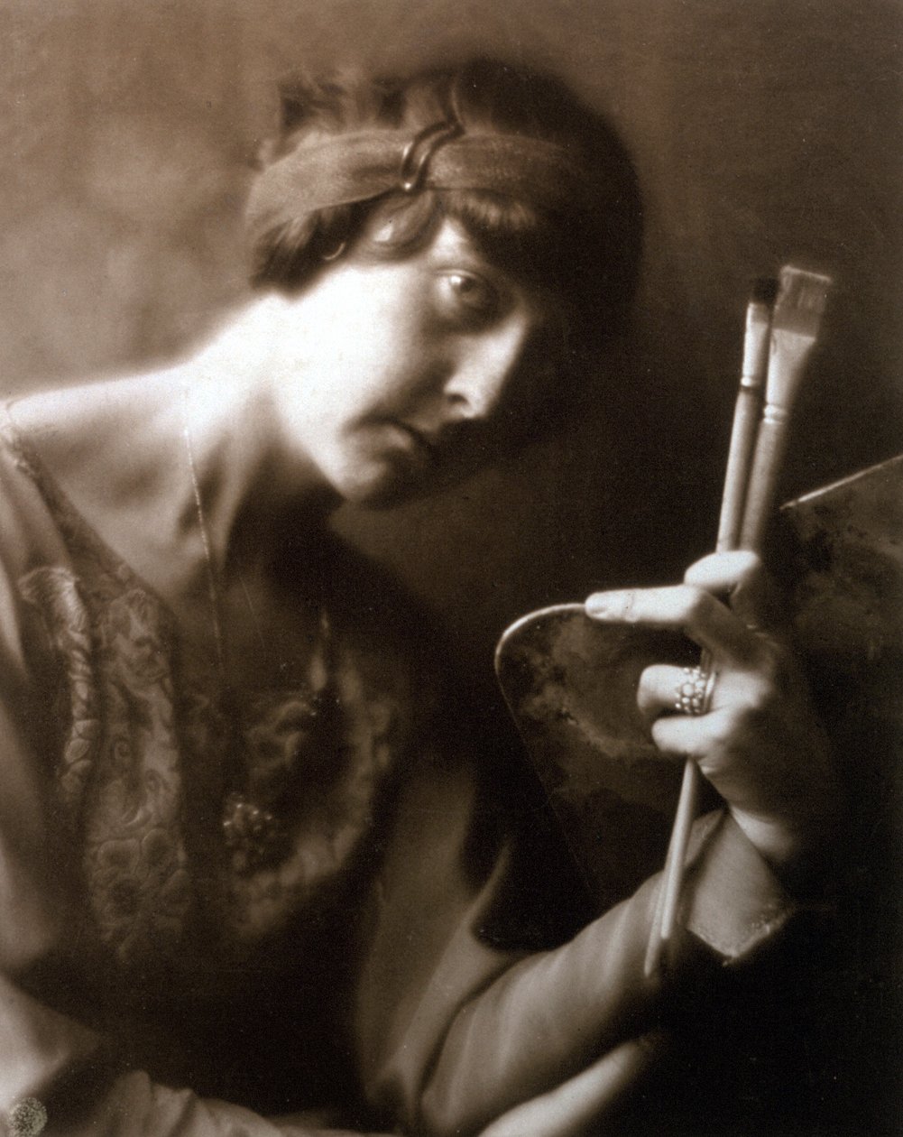 Meia retrato do pintor Elisabeth Chaplin. Ela está segurando dois pincéis e uma paleta na mão esquerda de Mario Nunes Vais