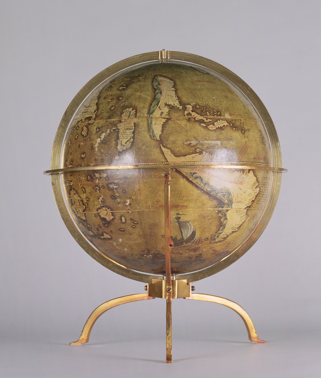 Globo Terrestre, um de um par conhecido como globos &39;Brixen&39;, c.1522 (caneta e tinta, wc e guache sobre madeira) de Martin Waldsemuller