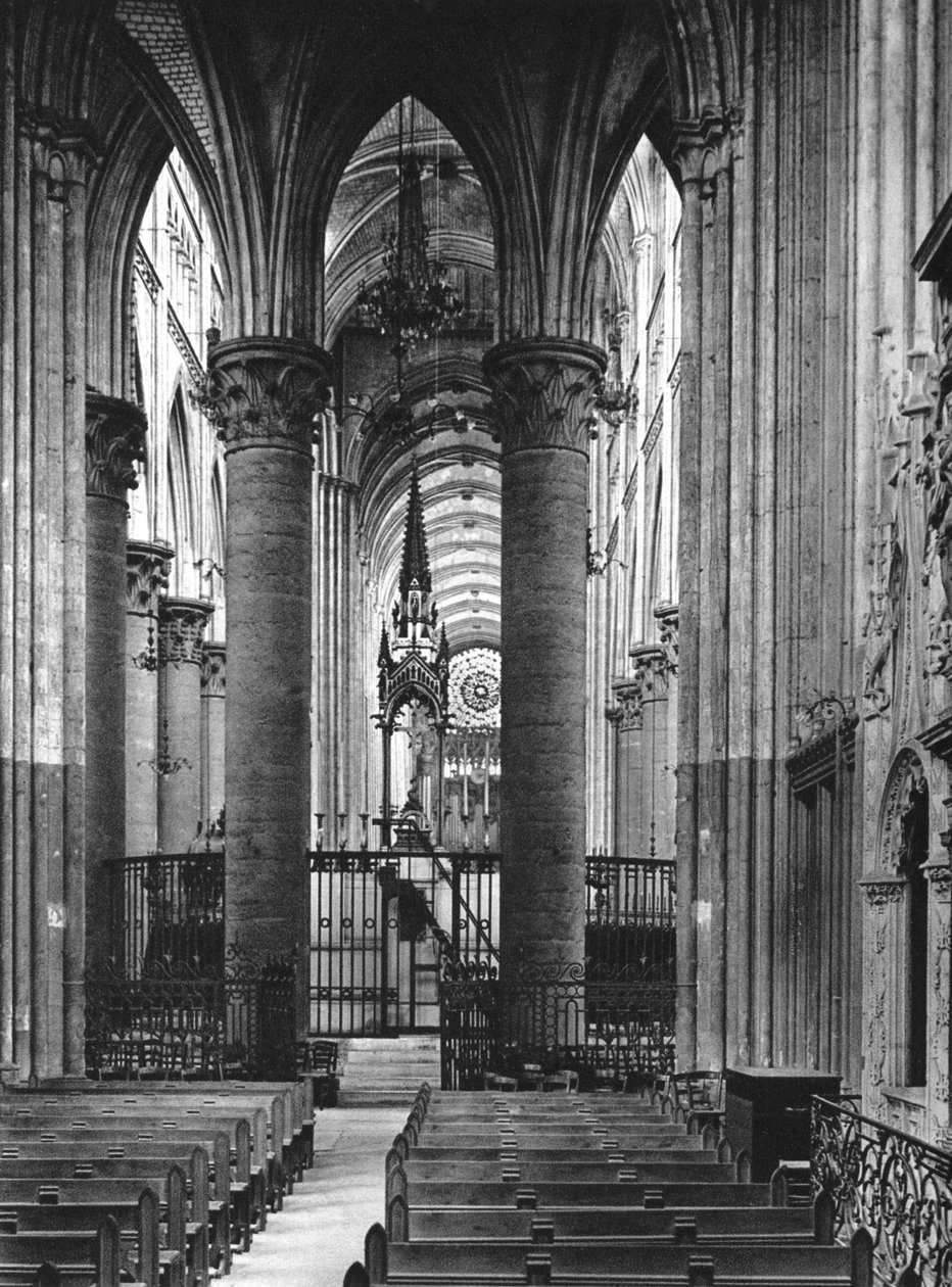 Interior da Catedral de Rouen, França, 1937. de Martin Hurlimann