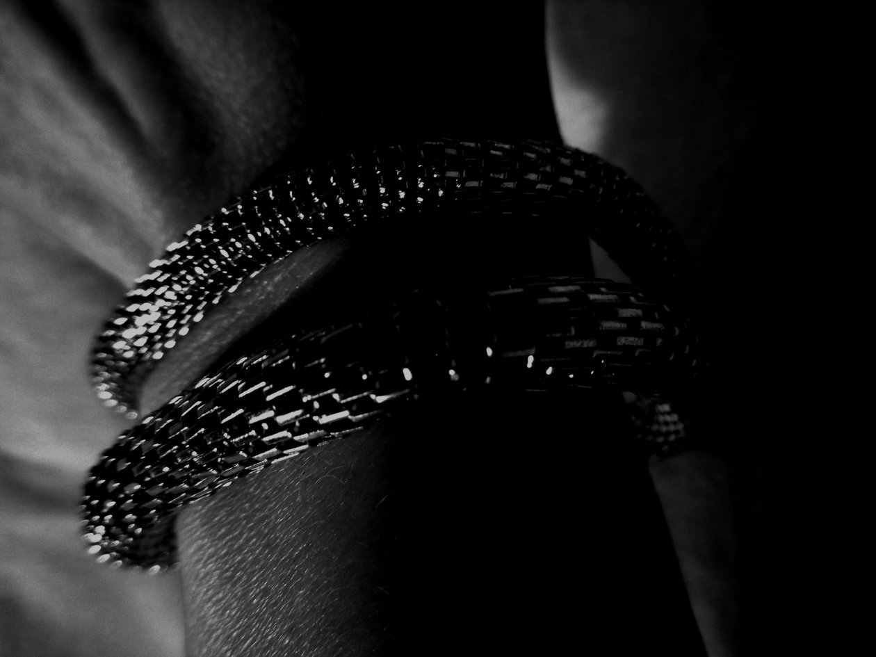 metal e pele de Martina Konitzky