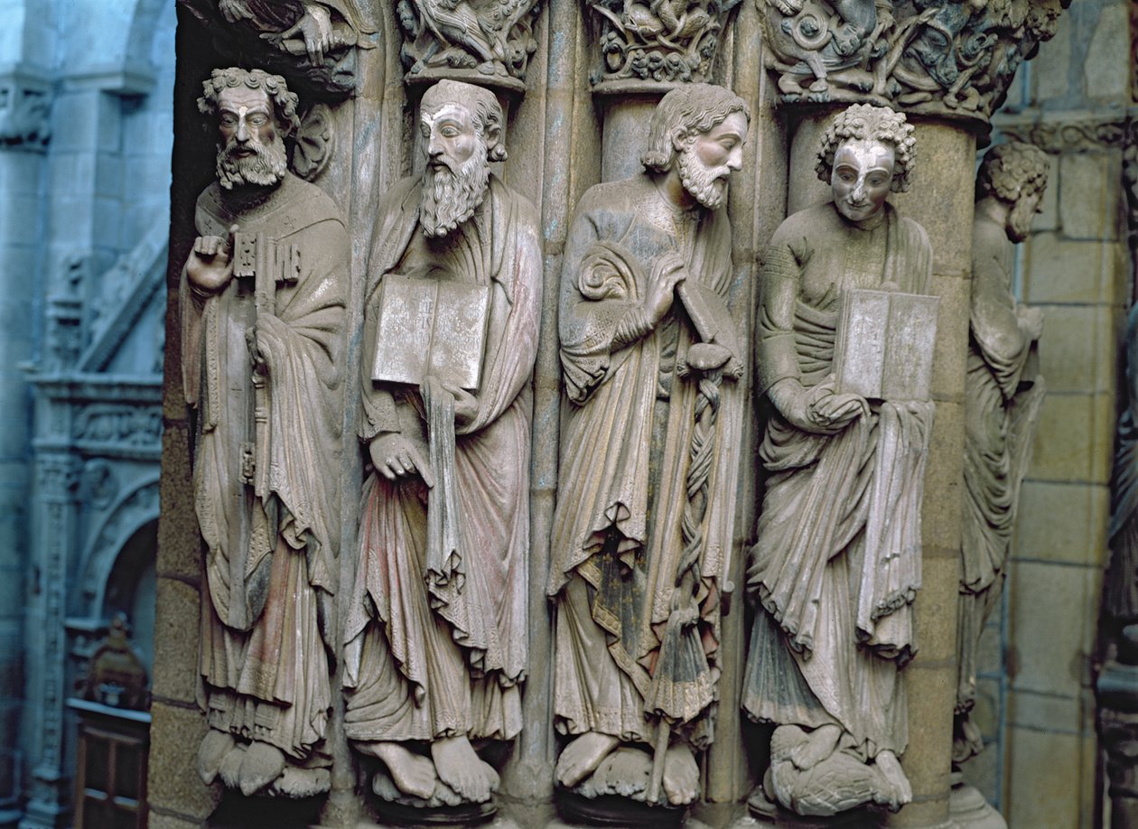 Detalhe do pórtico de la Gloria representando a pedra de apóstolos de Master Mateo