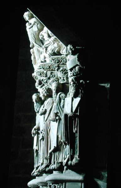 Detalhe do Pórtico da Glória com os profetas do Antigo Testamento (pedra) de Master Mateo