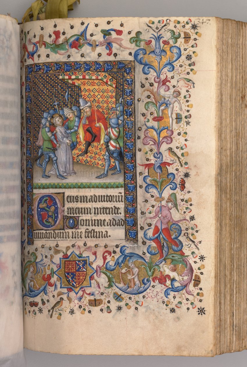 Horas de Carlos Nobre, rei de Navarra 1361-1425: fol. 169r, Cristo antes de Pilatos, c. 1405 de Master of the Brussels Initials and Associates