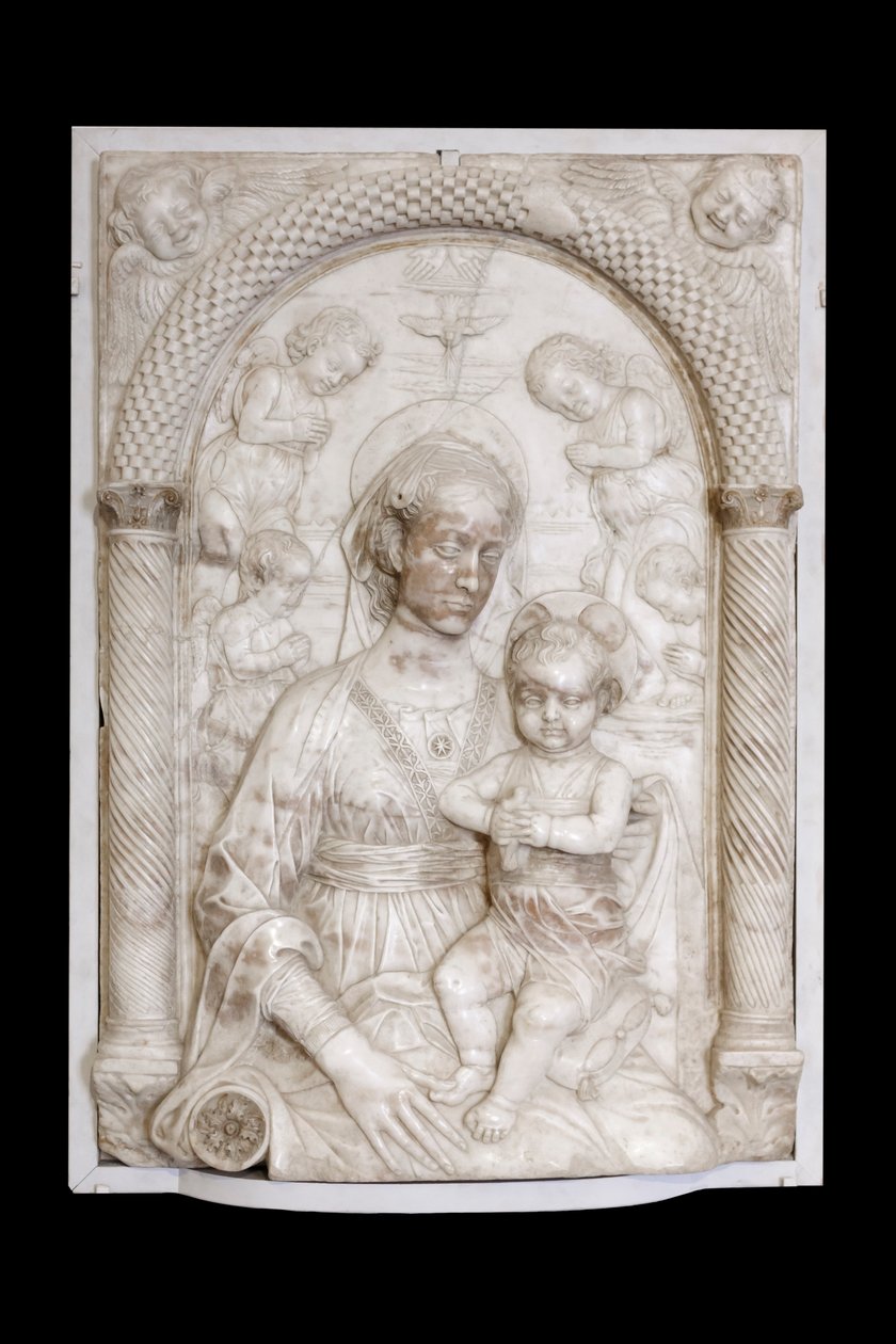 Madona com criança e anjos, c.1460 (mármore) de Master of the Marble Madonnas