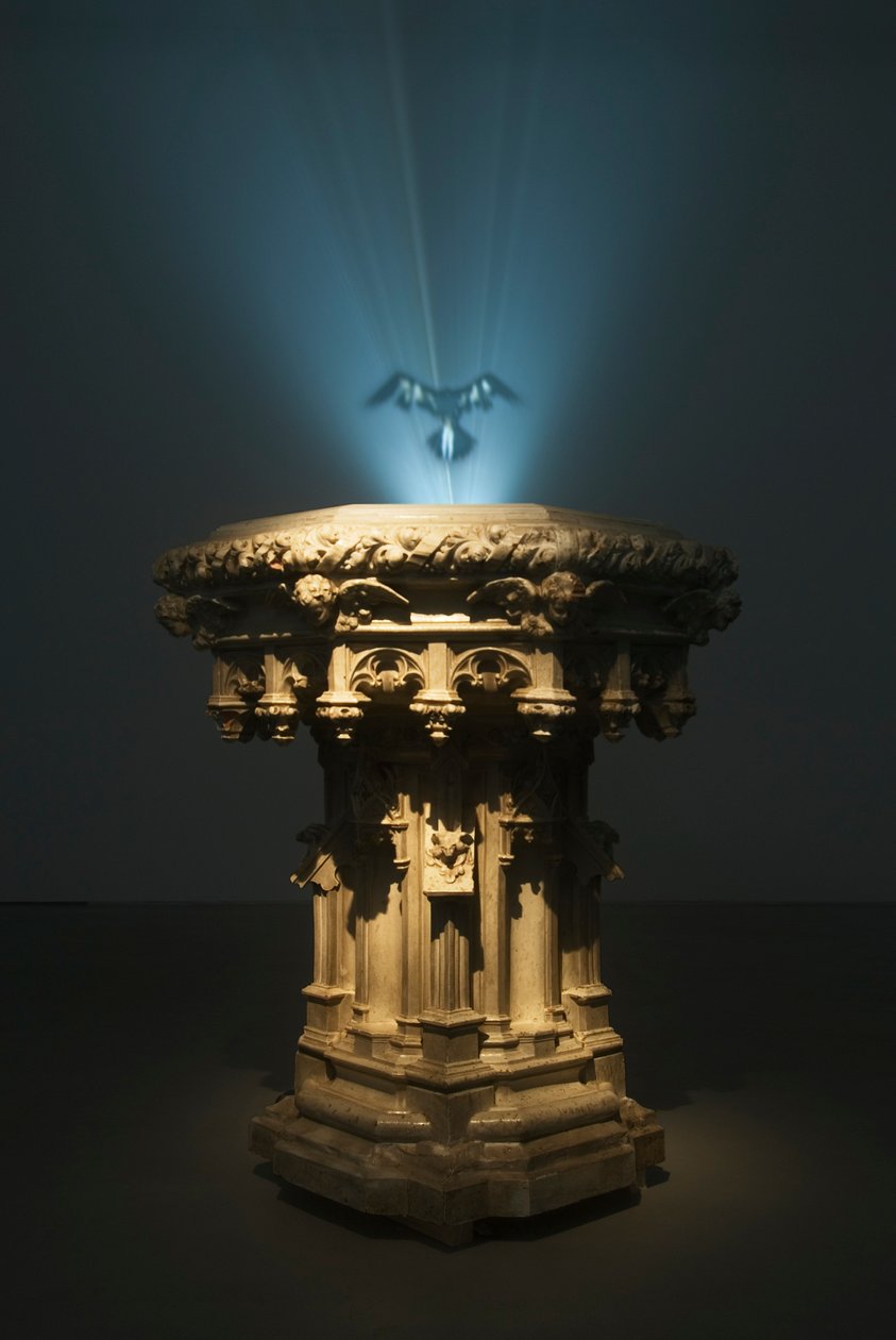 Ganimedes, 2007 (Aço, resina, máquina de fumo, fluido, ventilador de extração, projetor de vídeo e leitor de DVD) de Mat Collishaw