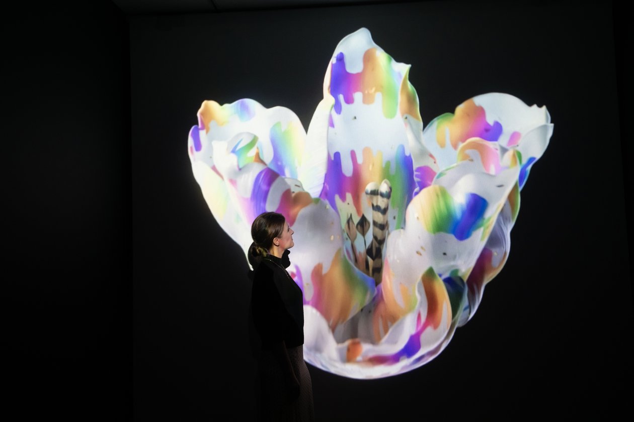 Heterosis, na exposição "Petrichor" de Mat Collishaw em Kew Gardens, Londres, 2023 (foto) de Mat Collishaw