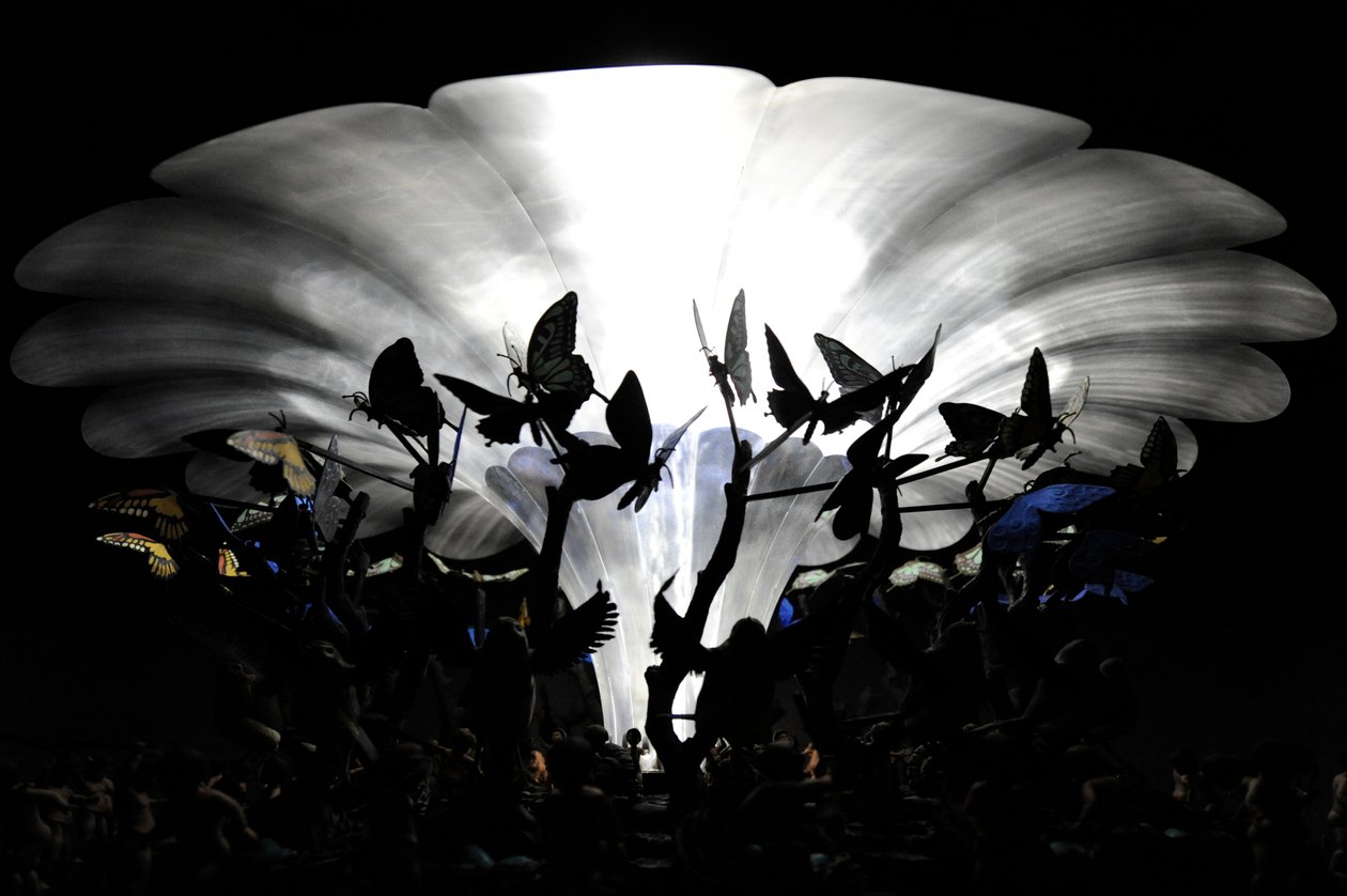 The Garden of Unearthly Delights, 2009 (aço, alumínio, gesso, resina, luzes LED, motor) de Mat Collishaw