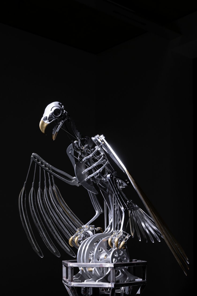 The Nerve Rack, 2019 (Acetal, Acrílico, Alumínio, Latão, Circuitos eléctricos, Pintura, PVC, Resina, Servomotores, Aço) de Mat Collishaw
