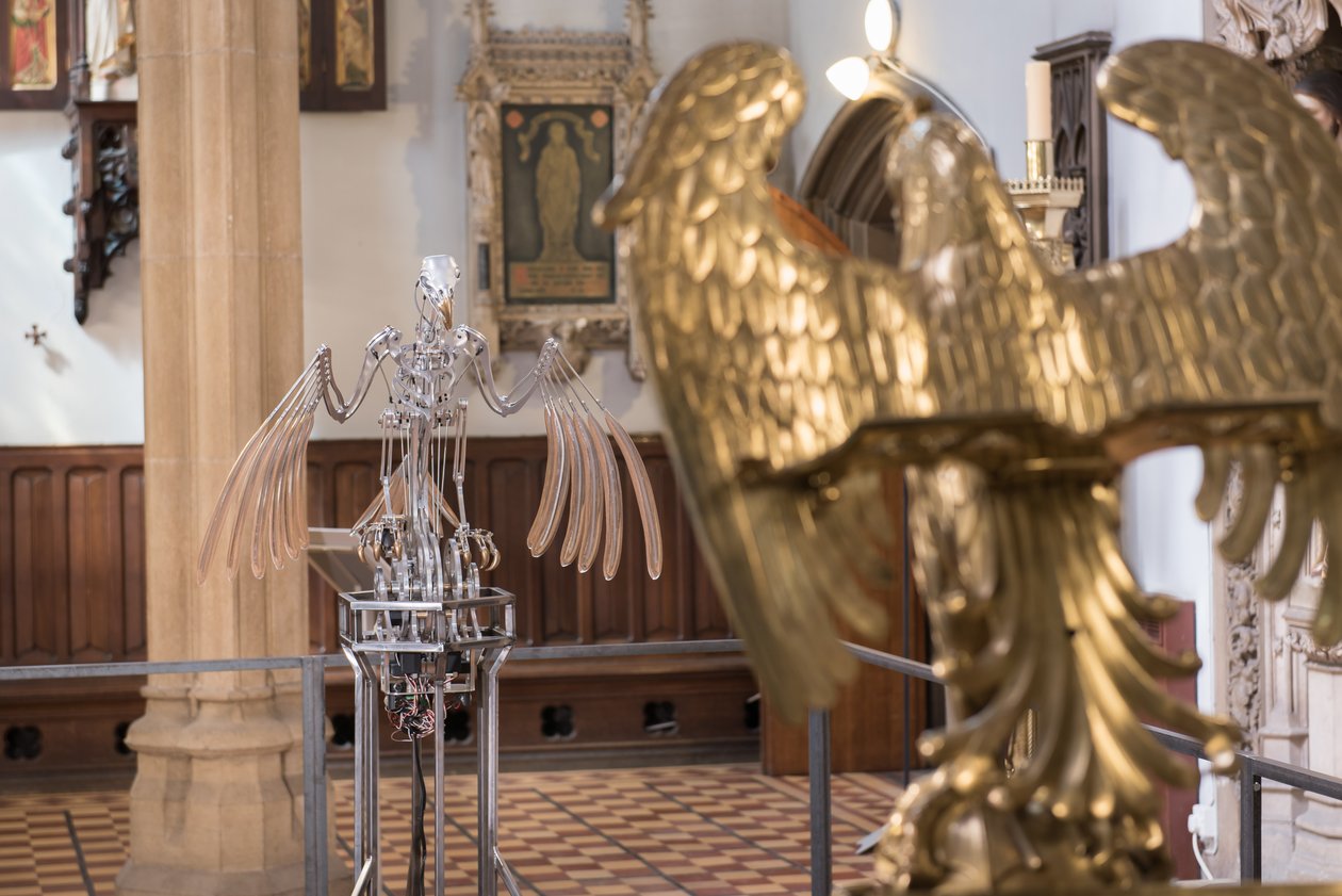 The Nerve Rack, 2019 (Acetal, Acrílico, Alumínio, Latão, Circuitos eléctricos, Pintura, PVC, Resina, Servomotores, Aço) de Mat Collishaw