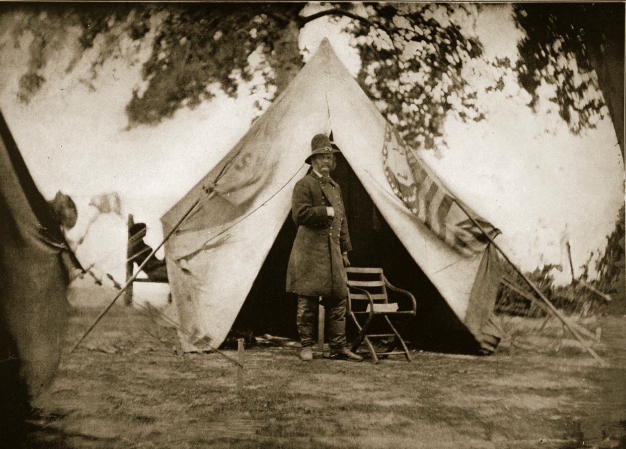 General AE Burnside no acampamento, 1861-65 de Mathew B. Brady