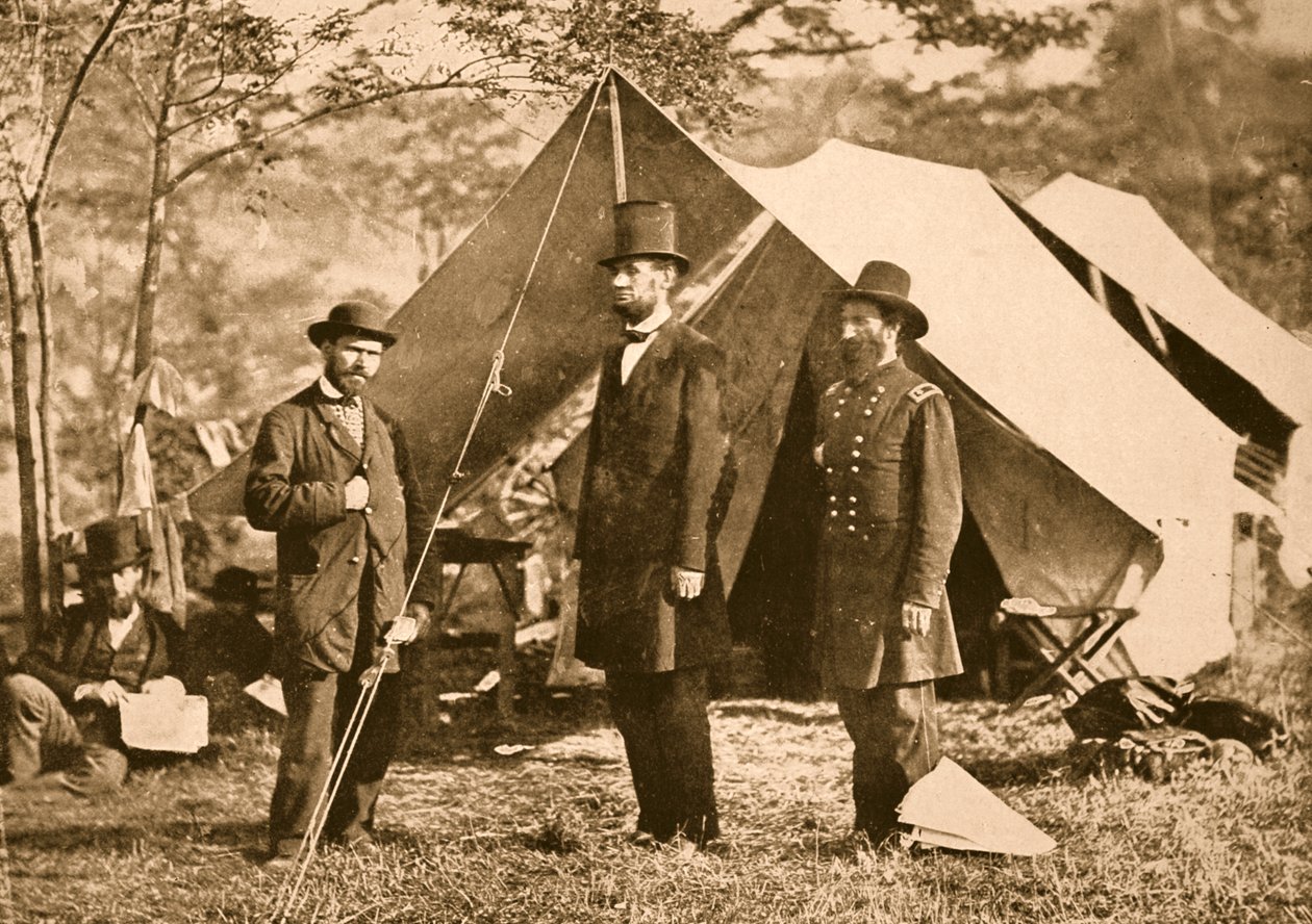 Retrato de Allan Pinkerton, Presidente Lincoln e Major JA McClernand, 1862 (foto sépia) de Mathew B. Brady