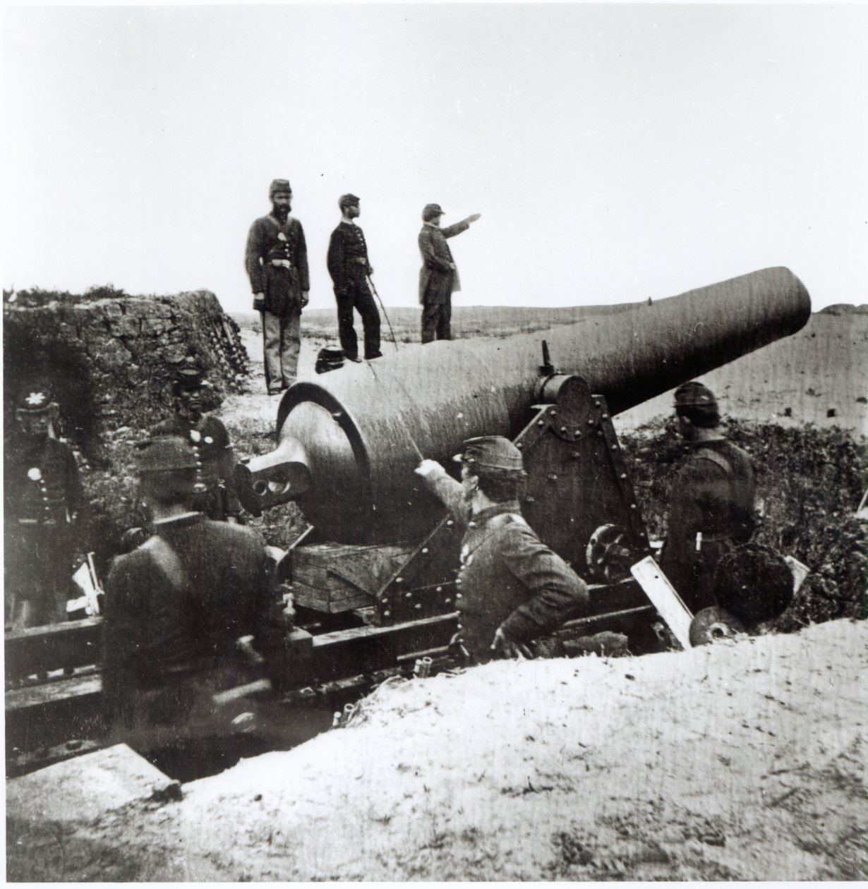 Bateria de artilharia do Exército Federal durante a Guerra Civil Americana, 1862 de Mathew B. Brady