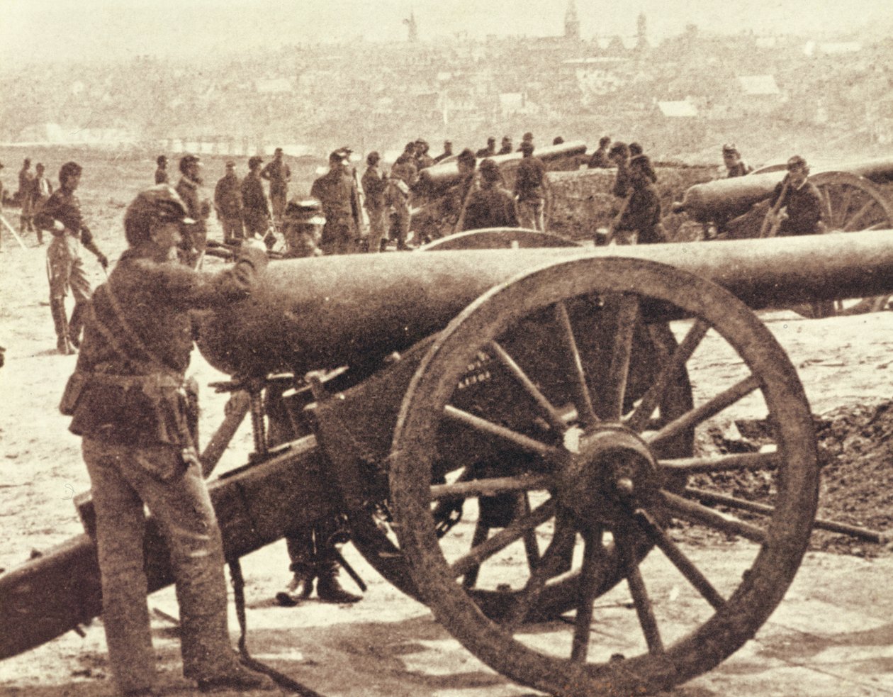 Artilharia Federal durante a Guerra Civil Americana (1861-65) (foto a p/b) de Mathew Brady