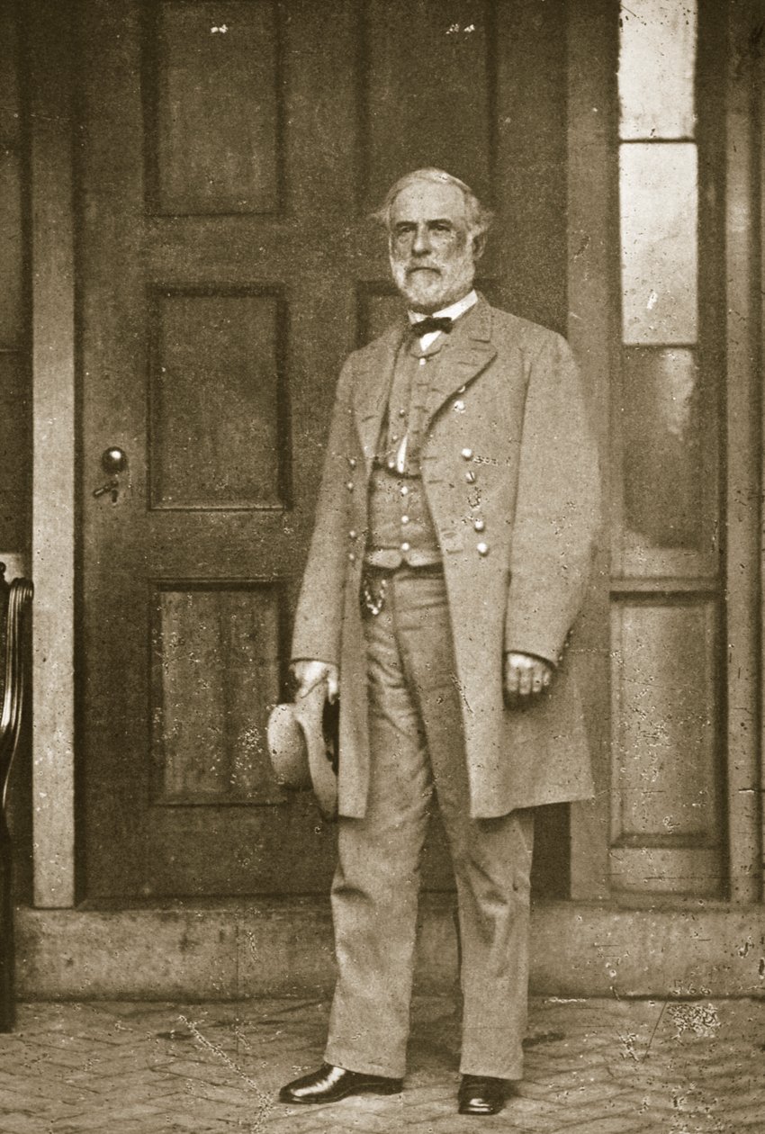 General Robert E. Lee, em frente à sua casa em Richmond, em abril de 1865 de Mathew B. Brady